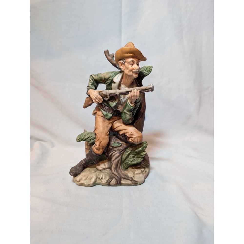 Vintage UCGC MADE IN KOREA  Hunter With‎ A Rabbit Figure